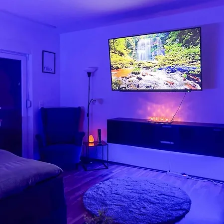 Relax Oasis With 65 Smarttv, Kitchen And Balcony 아파트
